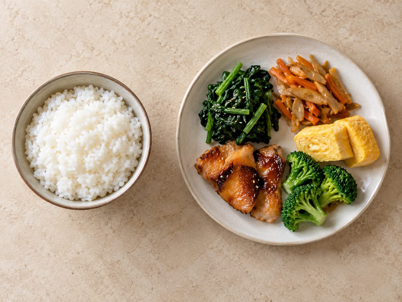 밥과 반찬을 담은 저녁 식탁